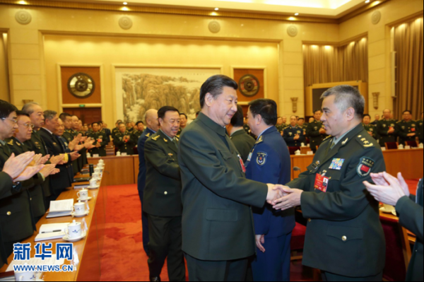 2016年3月13日,习近平出席十二届全国人大四次会议解放军代表团全体会议并发表重要讲话。图为习近平同军队人大代表亲切握手。新华社记者 李刚摄